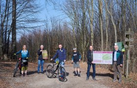 v.l.n.r. Sabine Wessig (Wienerwald Trails), Andreas Weiß (Biosphärenpark Wienerwald), Landesrat Jochen Danninger, Andreas Mocha (Wienerwald Trails), Herbert Weidinger (Stv. Forstdirektor der Stadt Wien), Johannes Wimmer (Betriebsleiter der Österreichischen Bundesforste Forstbetrieb Wienerwald), © NLK Pfeiffer