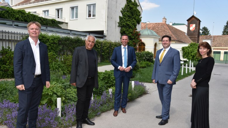 Besuch im Kaiserhaus Baden: Michael Duscher (Niederösterreich Werbung), StR. DI Hans Hornyik (Stadtgemeinde Baden), LR Jochen Danninger, DI Stefan Szirucsek (Bürgermeister Stadtgemeinde Baden), Bezirkshauptfrau Baden Mag. Verena Sonnleitner, © Wienerwald Tourismus/Sonja Pohl