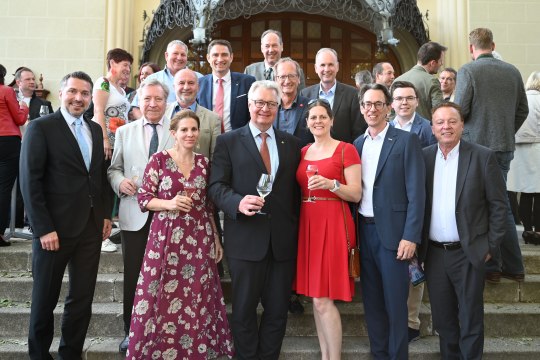 Gute Stimmung beim Netzwerken im Theaterpark, © Wienerwald Tourismus/Sonja Pohl