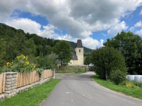 MagMan Richtung Kirche, © Wienerwald