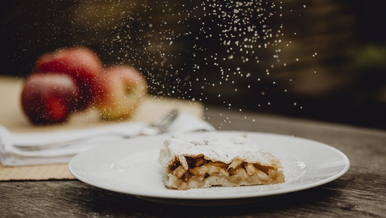 Hausgemachter Apfelstrudel, © Niederösterreich Werbung/Sophie Menegaldo