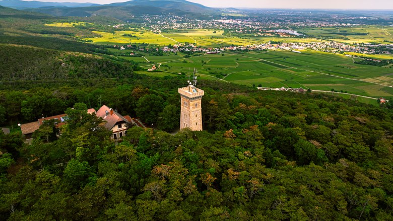 Kaiser-Franz-Joseph-Jubiläumswarte am Harzberg, © Sascha Schernthaner_Wienerwald Tourismus