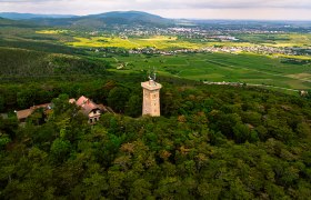 Kaiser-Franz-Joseph-Jubiläumswarte am Harzberg, © Sascha Schernthaner_Wienerwald Tourismus