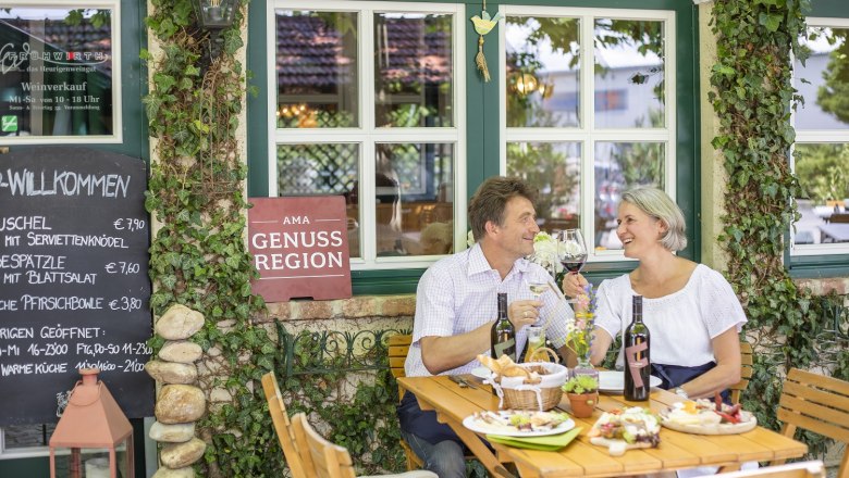 In unserem gemütlichen Gastgarten findet jeder sein Lieblingsplatzerl, © Bioweingut Frühwirth