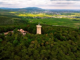 SS_Kaiser-Franz-Josephs-Jubiläumswarte am Harzberg, © Sascha Schernthaner_Wienerwald Tourismus