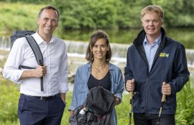 Tourismuslandesrat J. Danninger, Naturvermittlerin E. Gruber und NÖW-GF M. Duscher, © NLK/Filzwieser