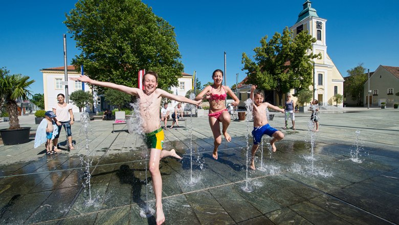 Der Rathausplatz ist ein Treffpunkt, © Marktgemeinde Leobersdorf