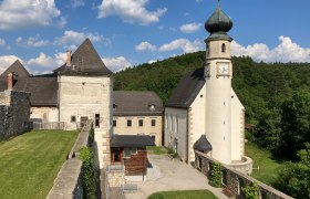 Burg Neuhaus wird von The Wayfaring Four gerockt, © Wienerwald Tourismus