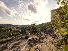 Wandern im Wienerwald, © Wienerwald / Studio Kerschbaum